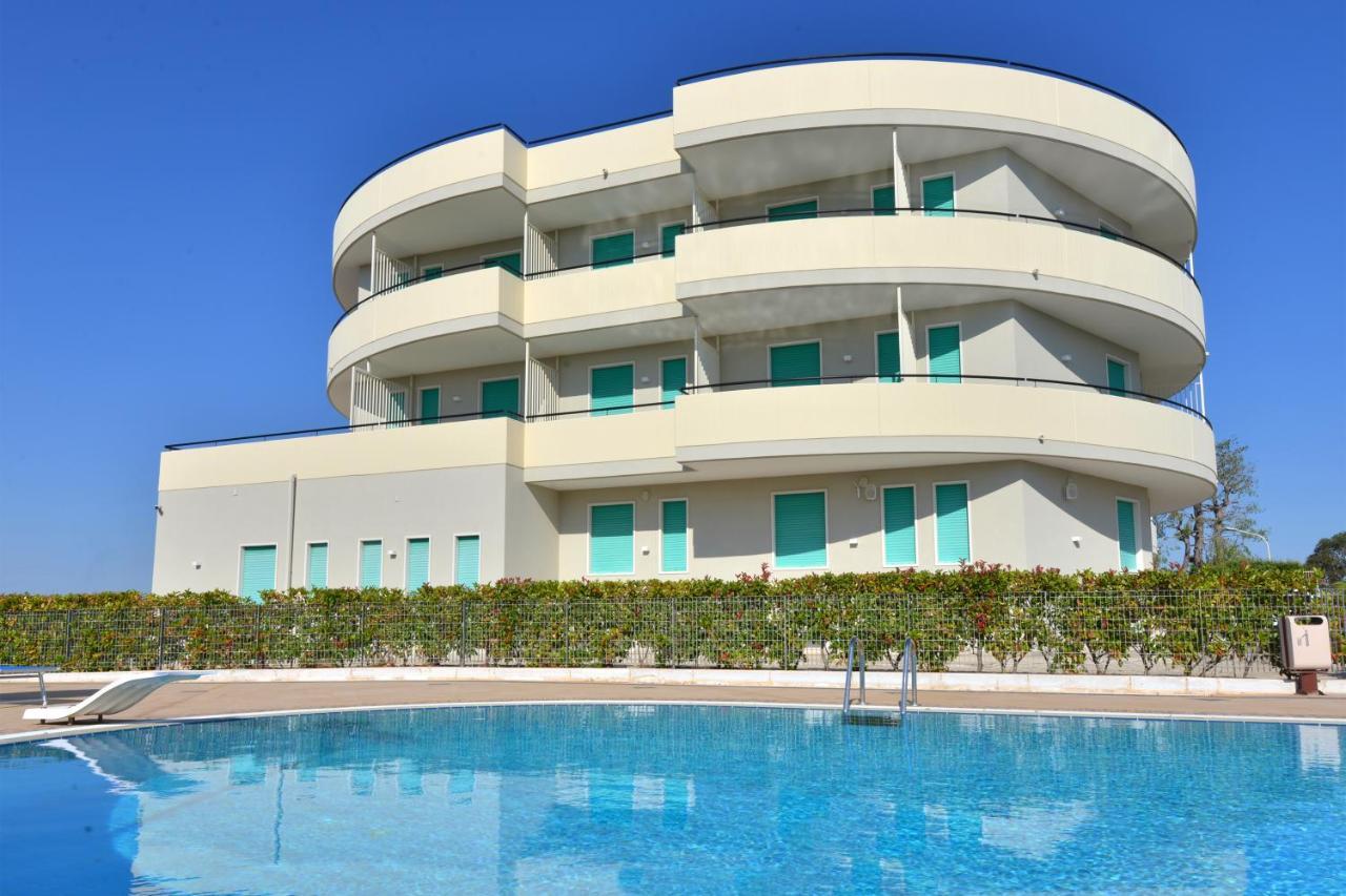 Hotel Lo Smeraldo Cisternino Exterior photo