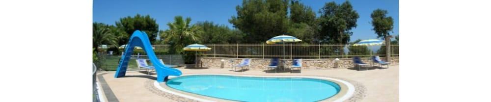 Hotel Lo Smeraldo Cisternino Exterior photo