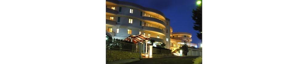 Hotel Lo Smeraldo Cisternino Exterior photo