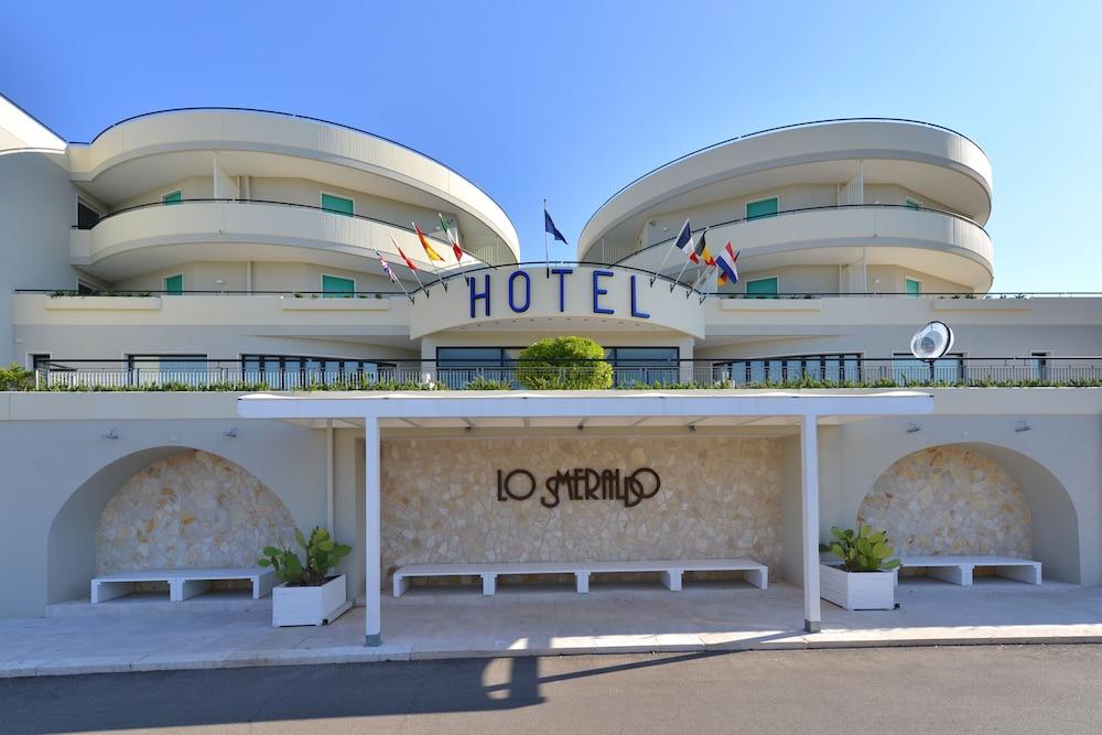 Hotel Lo Smeraldo Cisternino Exterior photo