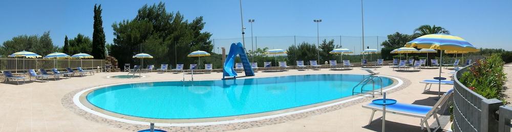 Hotel Lo Smeraldo Cisternino Exterior photo