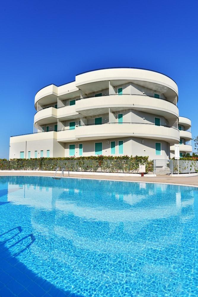 Hotel Lo Smeraldo Cisternino Exterior photo