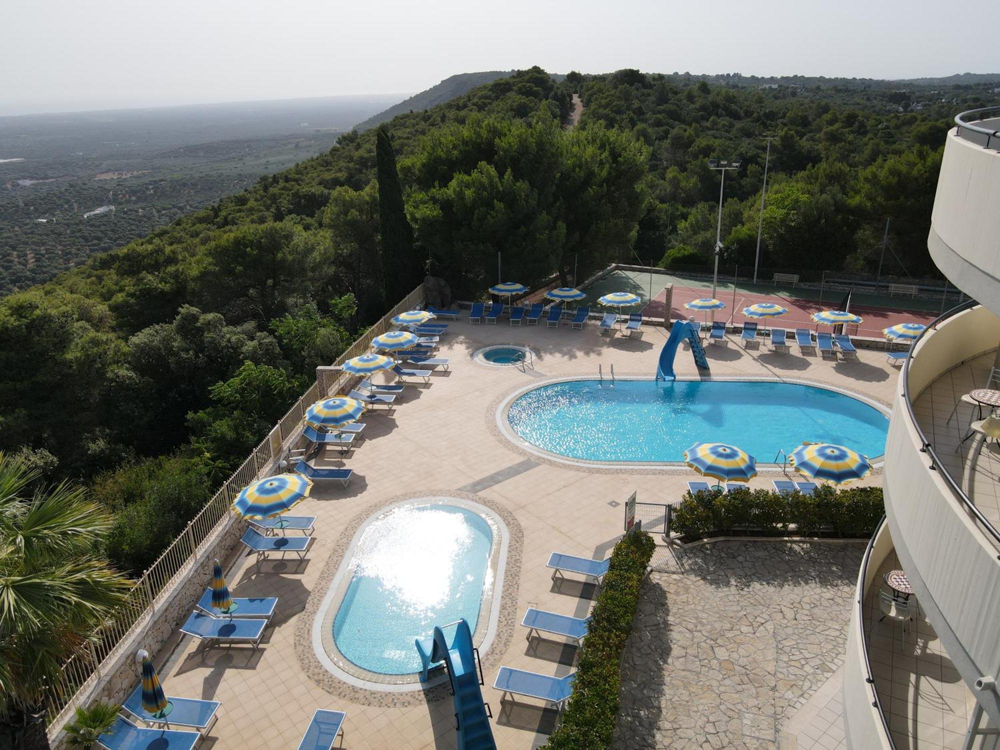 Hotel Lo Smeraldo Cisternino Exterior photo