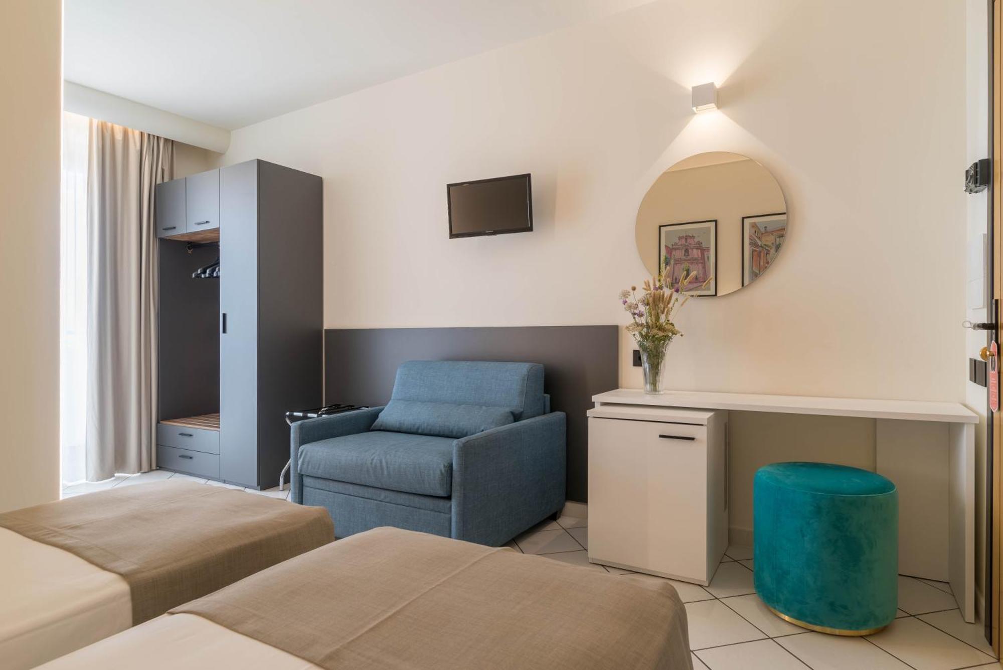 Hotel Lo Smeraldo Cisternino Exterior photo